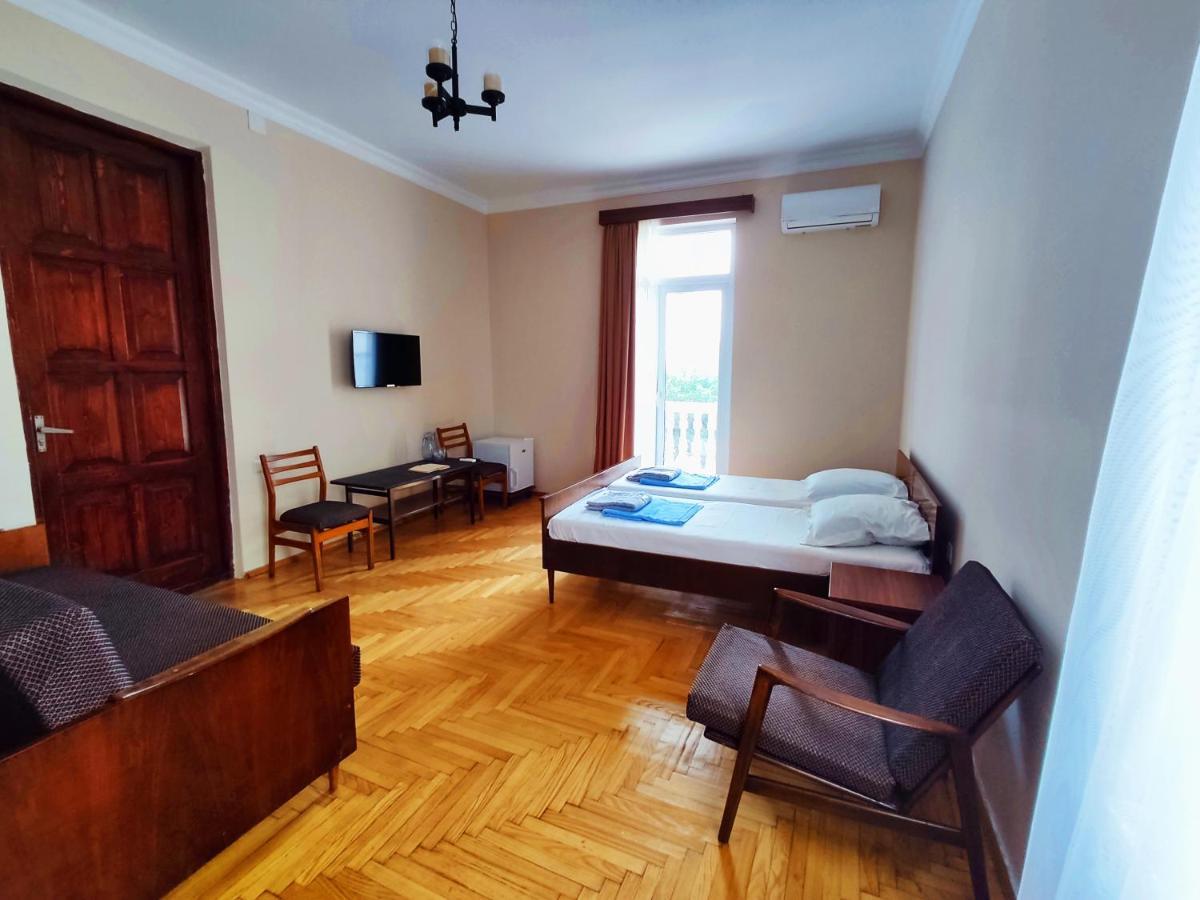 Guesthouse White Swan Kobuleti Extérieur photo