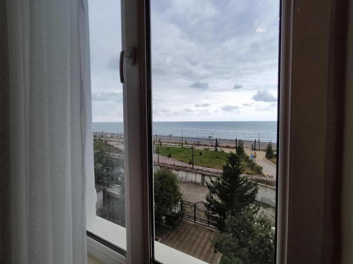 Guesthouse White Swan Kobuleti Extérieur photo