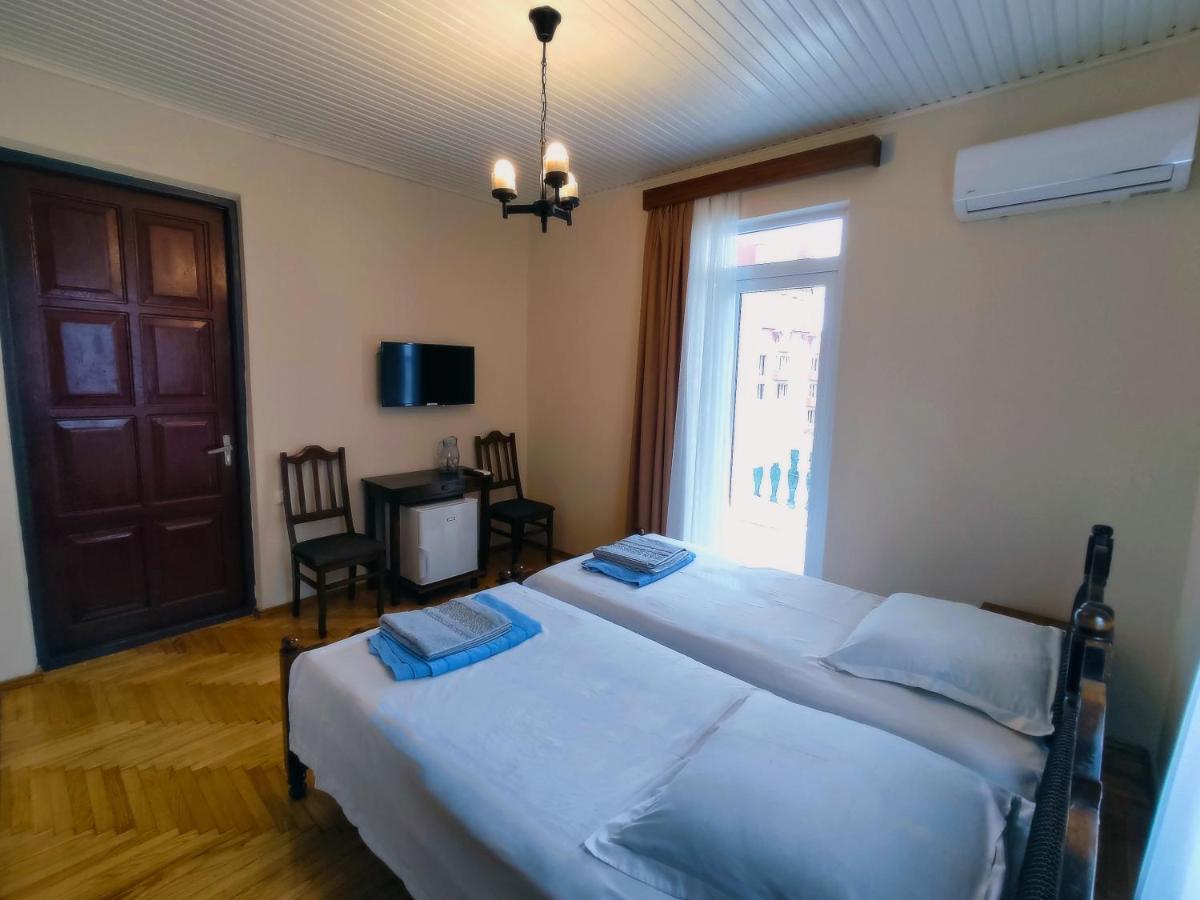 Guesthouse White Swan Kobuleti Extérieur photo