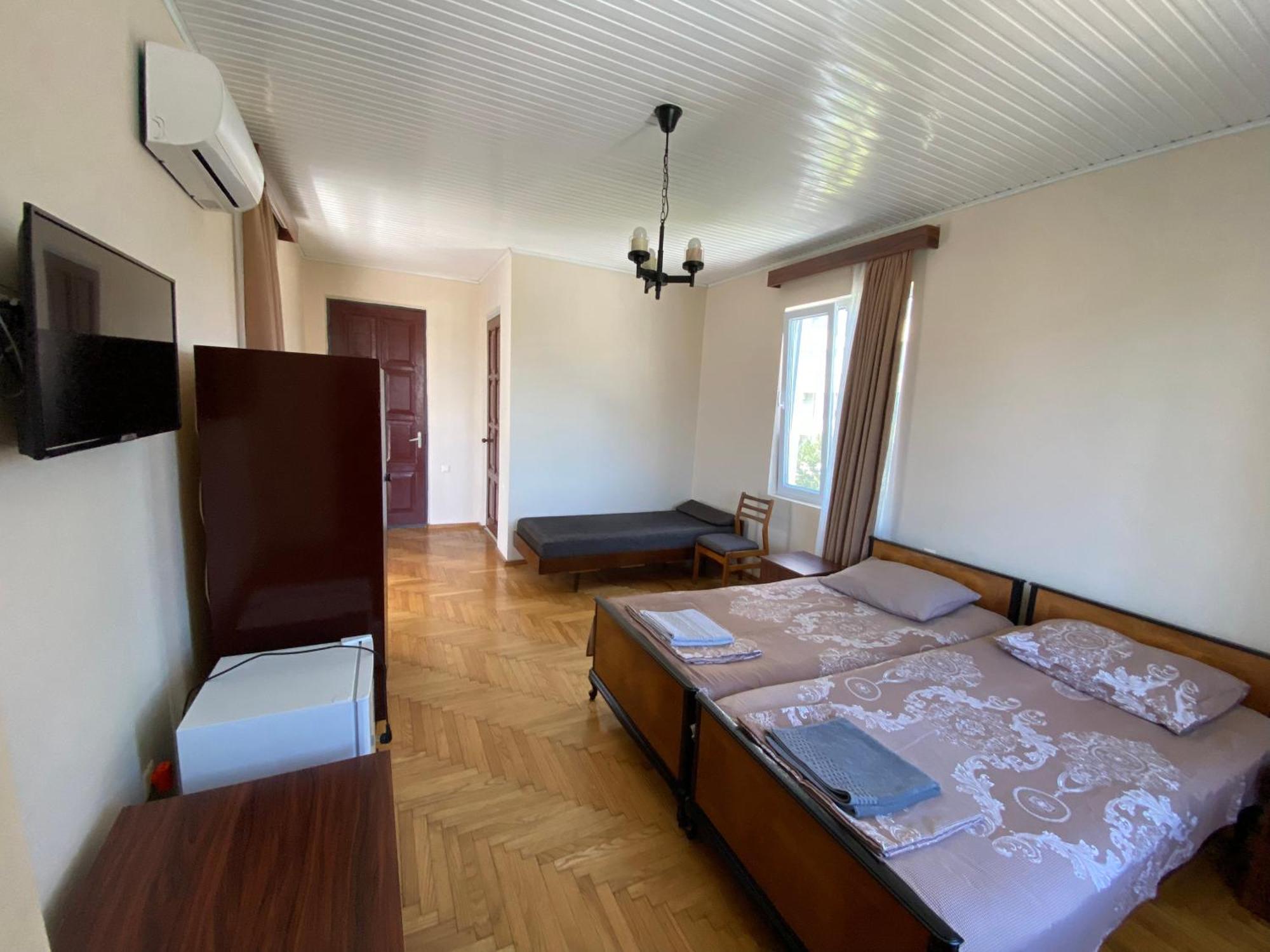 Guesthouse White Swan Kobuleti Extérieur photo