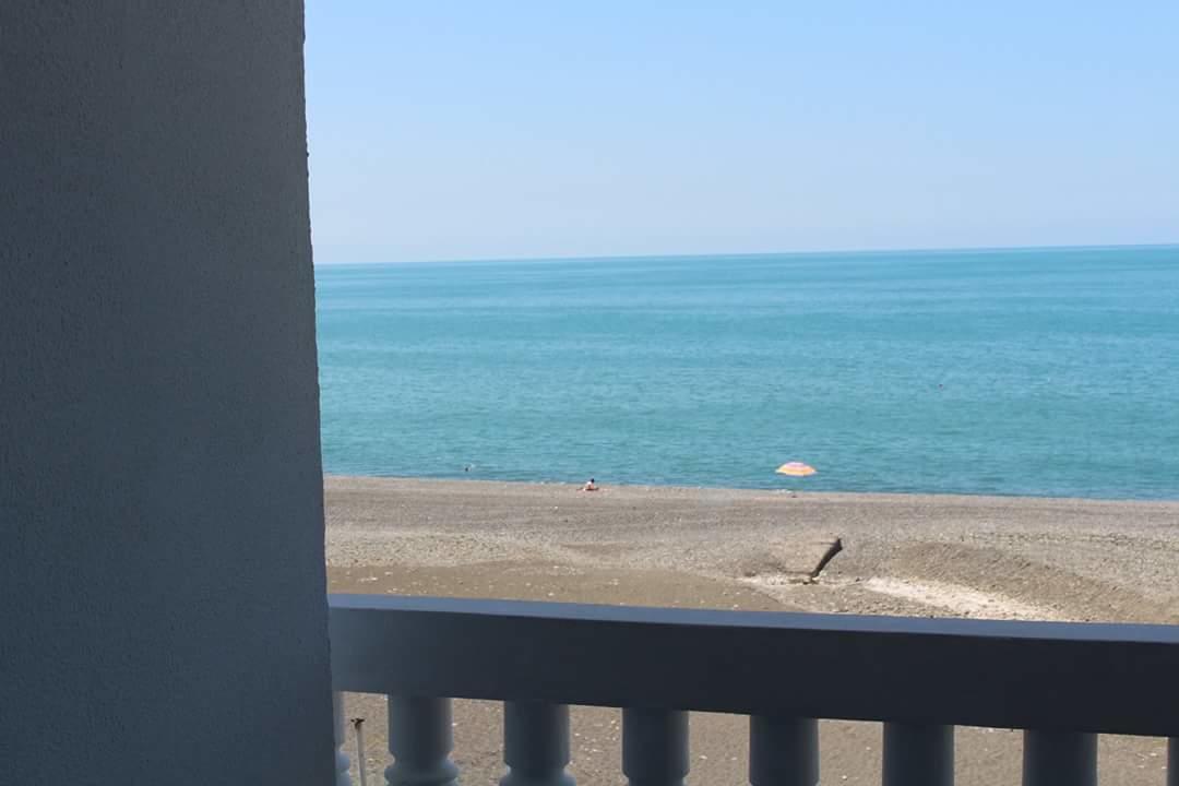 Guesthouse White Swan Kobuleti Extérieur photo