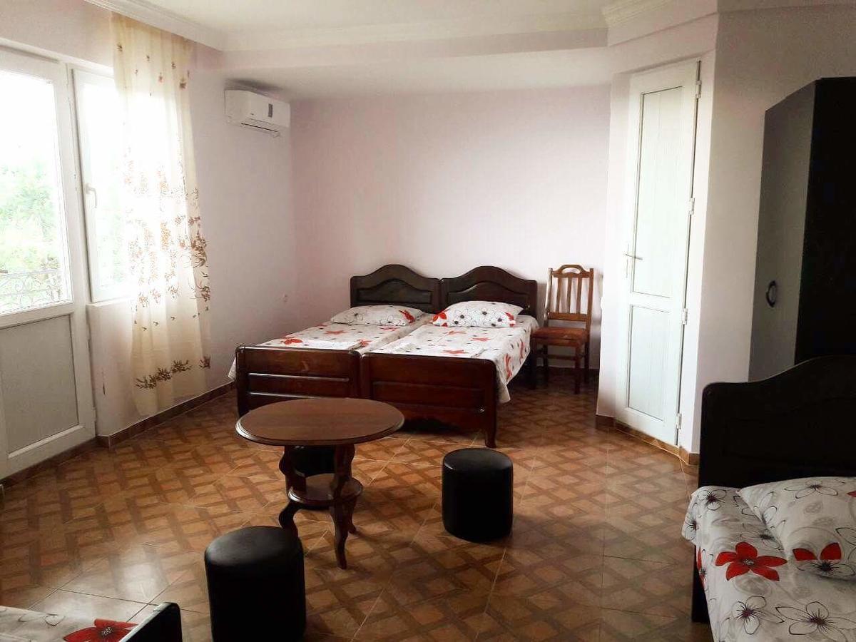 Guesthouse White Swan Kobuleti Extérieur photo