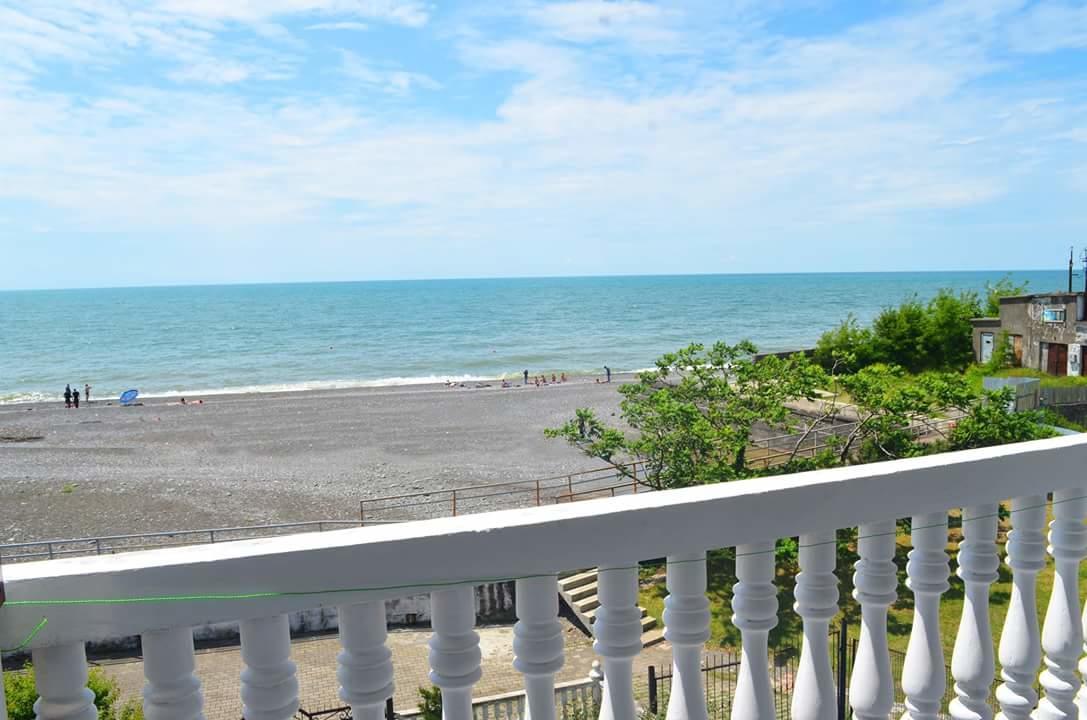 Guesthouse White Swan Kobuleti Extérieur photo