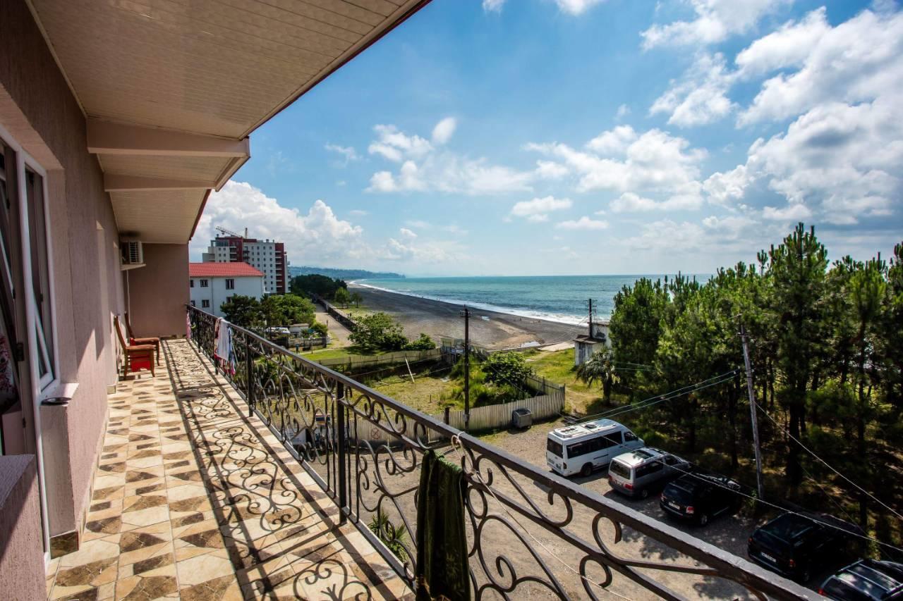 Guesthouse White Swan Kobuleti Extérieur photo